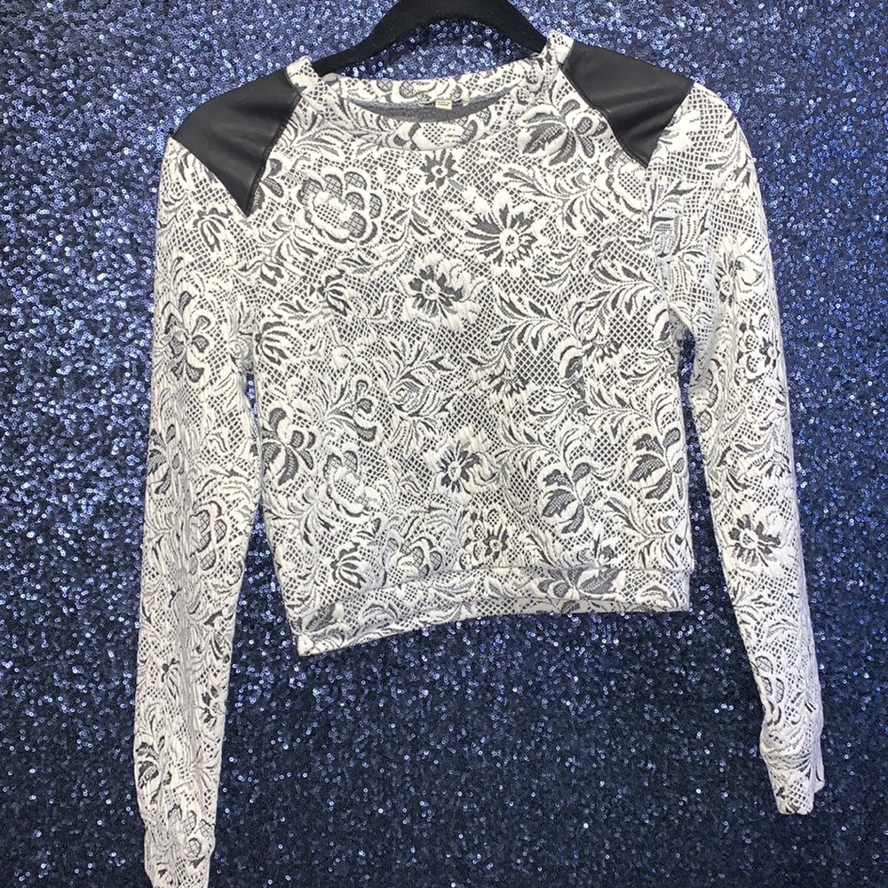 Light crop top sweater